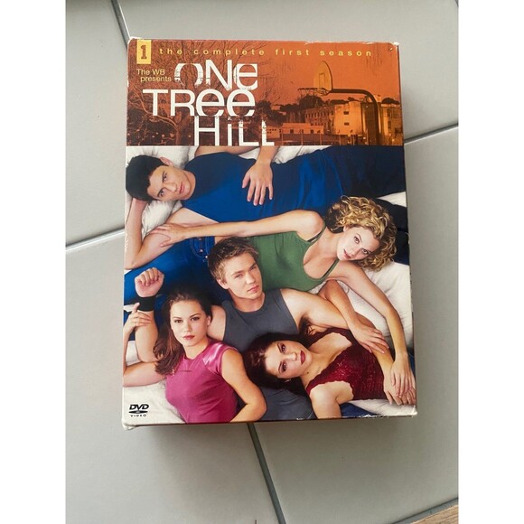 One Tree Hill DVD set - Complete First Season and Complete Second Season - Picture 2 of 6